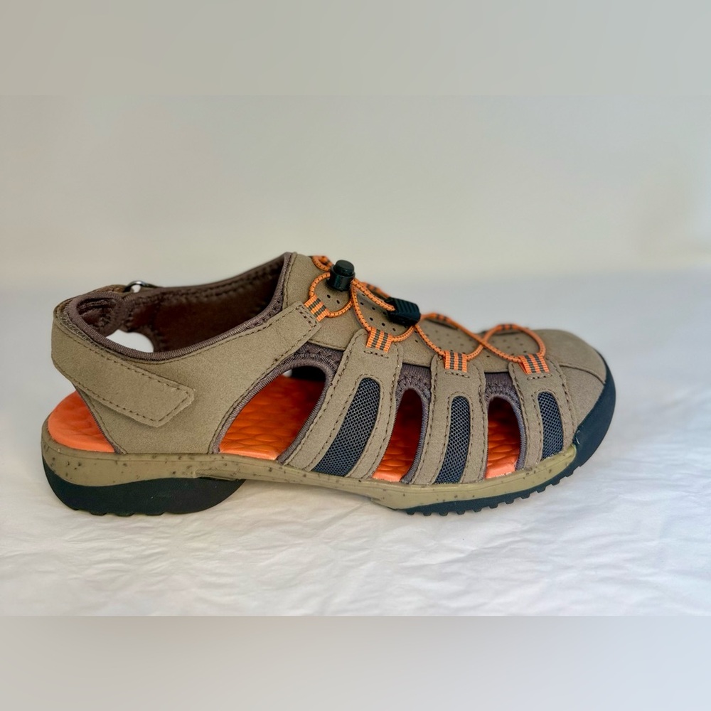 🌸CLARKS NWOT Outdoor Sandals - Tan and Orange. Size 9. WSAND58.